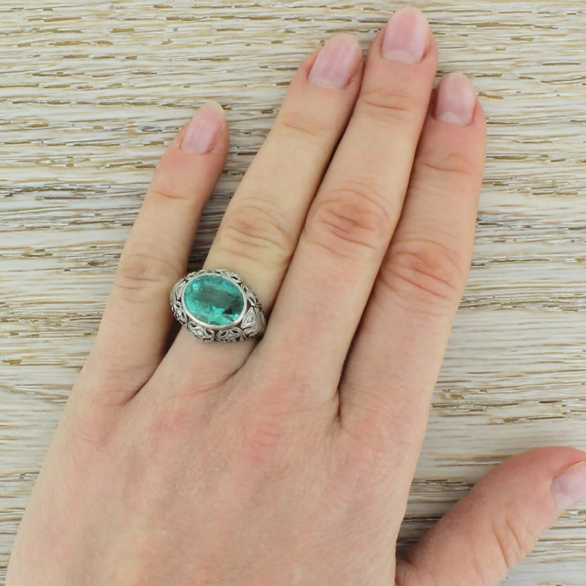 Art Deco 4.40 Carat Minor Oil Emerald Ring, dated 1930 - Image 6