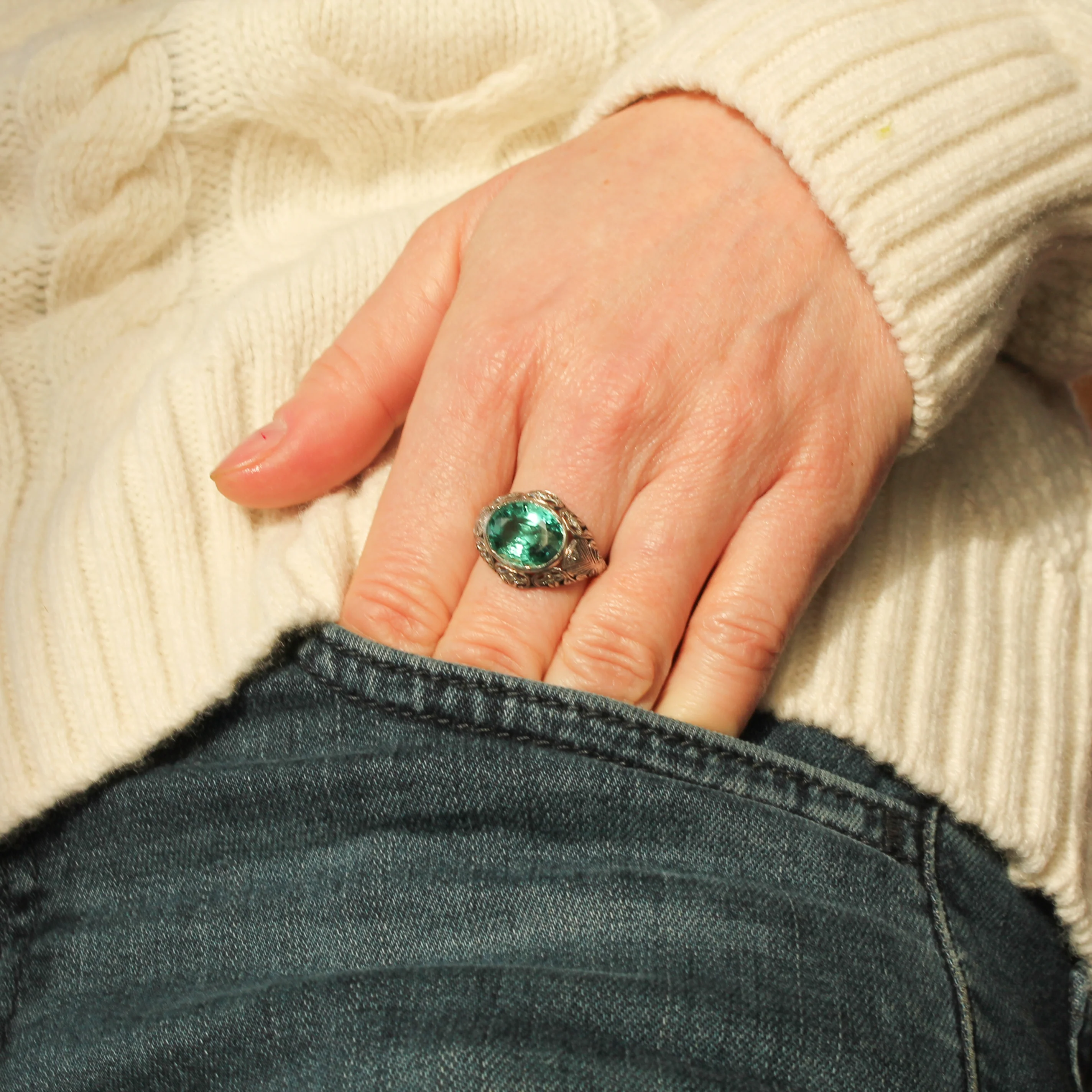 Art Deco 4.40 Carat Minor Oil Emerald Ring, dated 1930 - Image 7