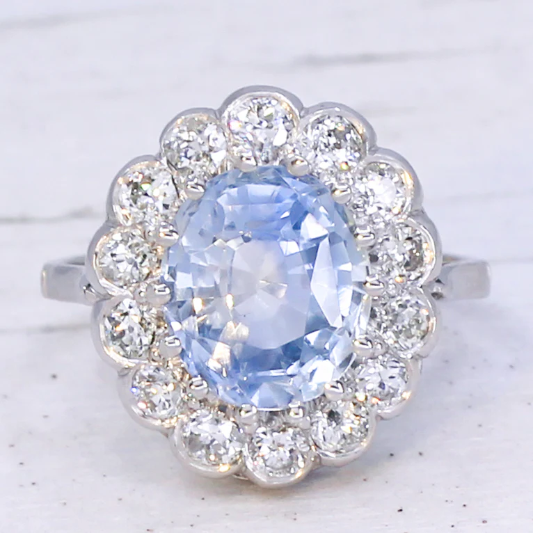 Art Deco 4.93 Carat Ceylon Sapphire & Diamond Cluster Ring, circa 1940 - Image 3