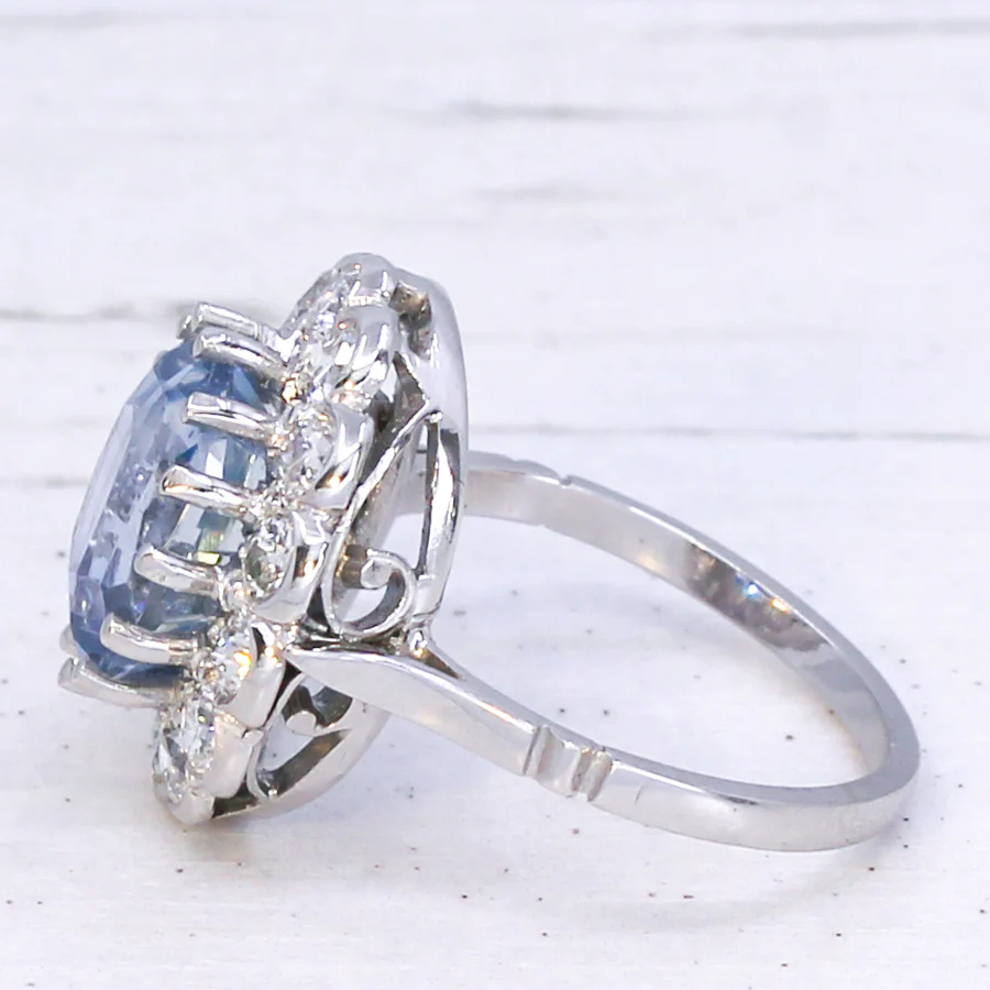 Art Deco 4.93 Carat Ceylon Sapphire & Diamond Cluster Ring, circa 1940 - Image 4