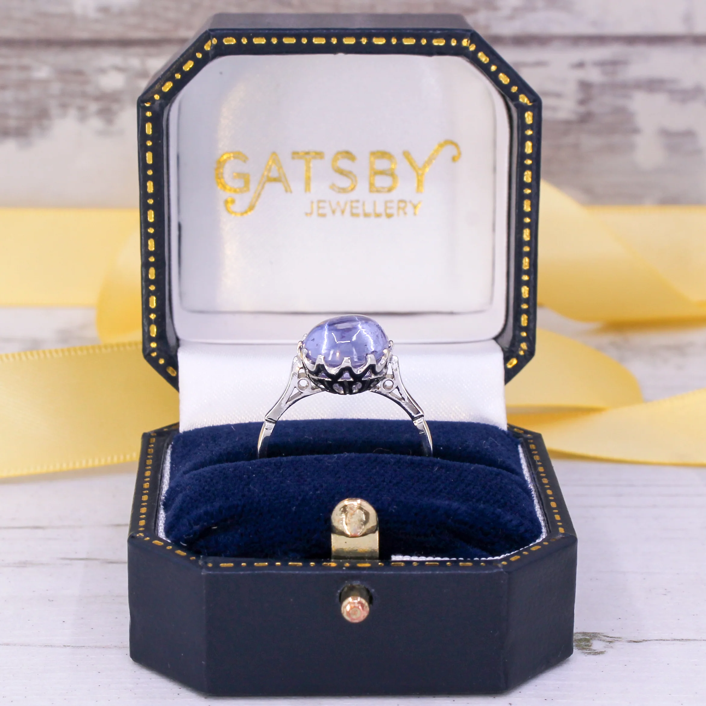 Art Deco 6.14 Carat Ceylon Purple Cabochon Sapphire Ring, circa 1915 - Image 10
