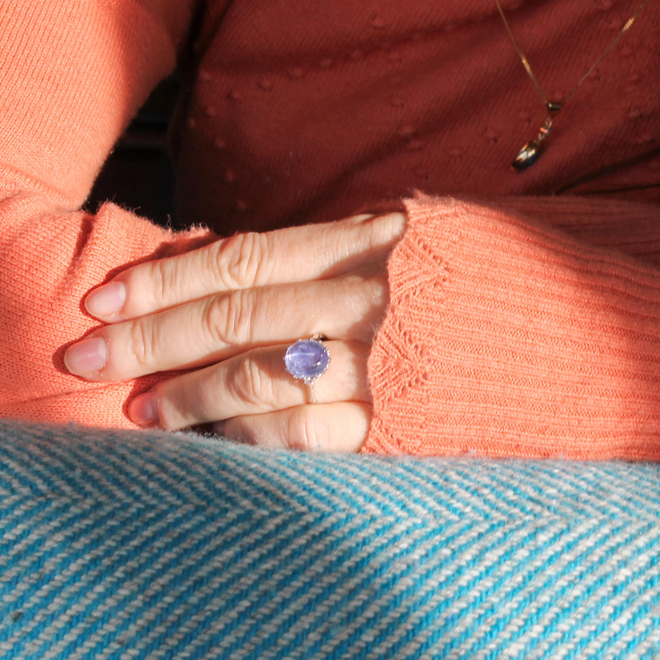 Art Deco 6.14 Carat Ceylon Purple Cabochon Sapphire Ring, circa 1915 - Image 7