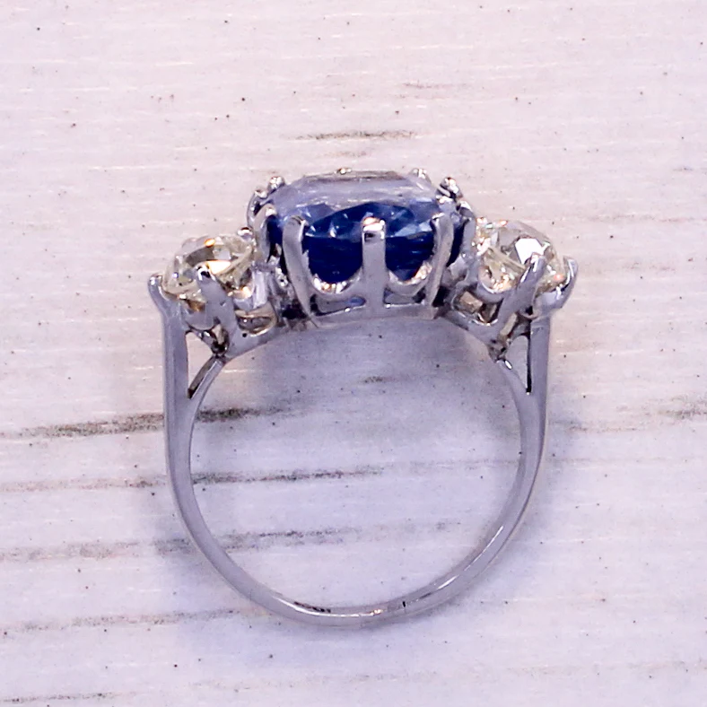 Art Deco 7.10 Carat Ceylon Sapphire & 1.08 Carat Old Cut Diamond Trilogy Ring, circa 1940 - Image 6