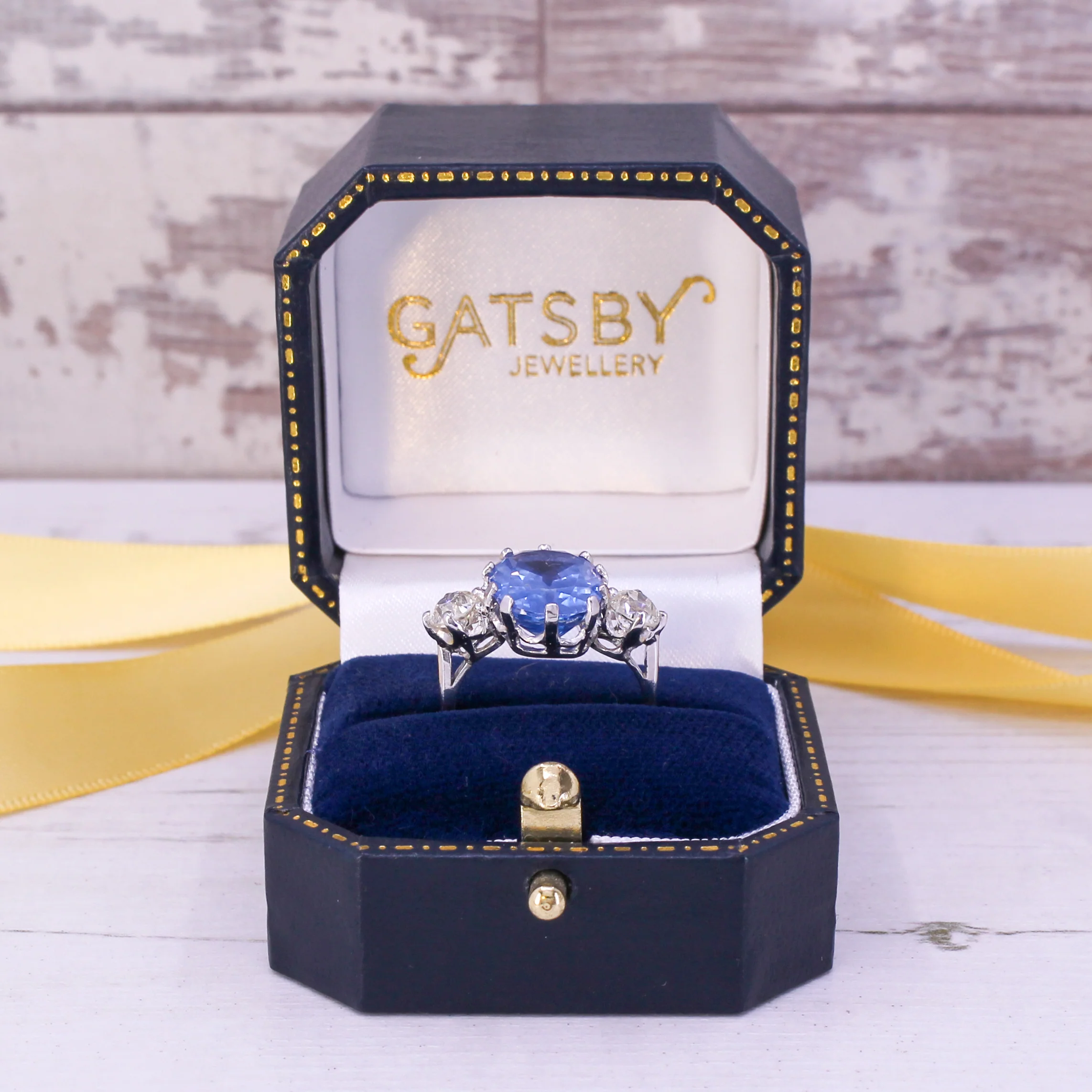 Art Deco 7.10 Carat Ceylon Sapphire & 1.08 Carat Old Cut Diamond Trilogy Ring, circa 1940 - Image 9
