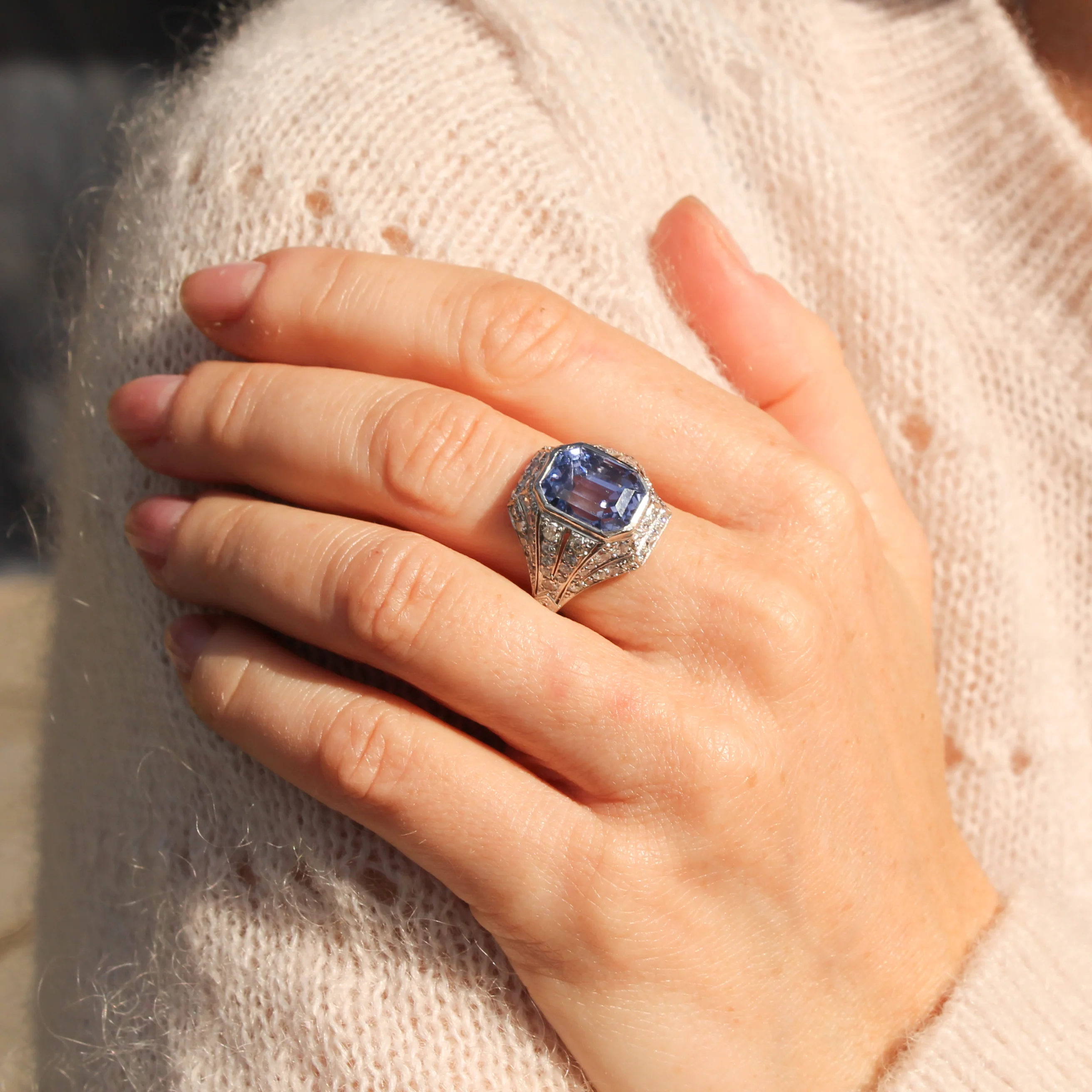 Art Deco 8.90 Carat Natural Ceylon Sapphire Ring, circa 1920 - Image 2