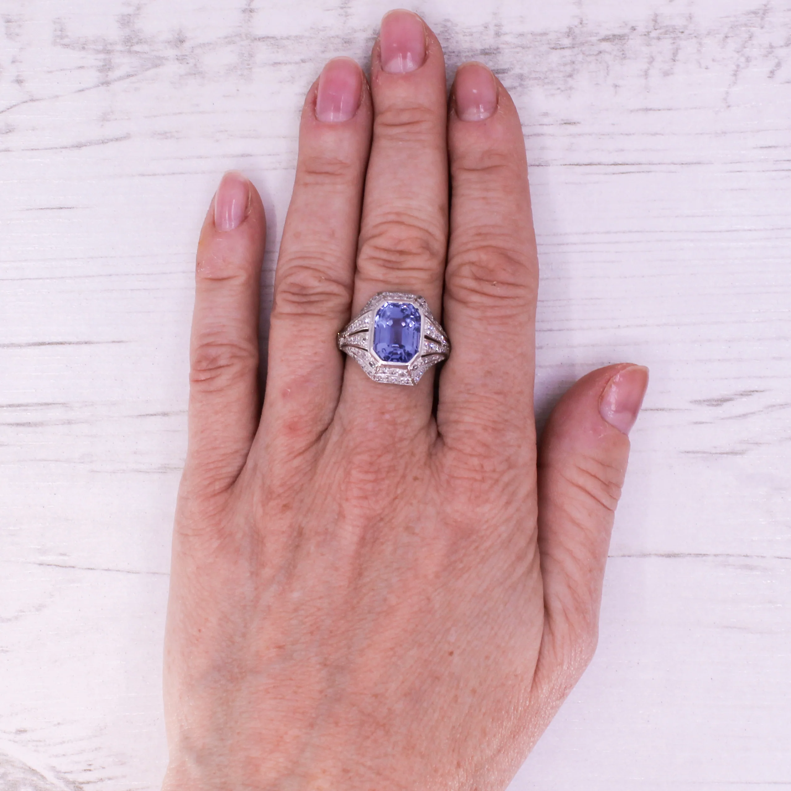 Art Deco 8.90 Carat Natural Ceylon Sapphire Ring, circa 1920 - Image 7