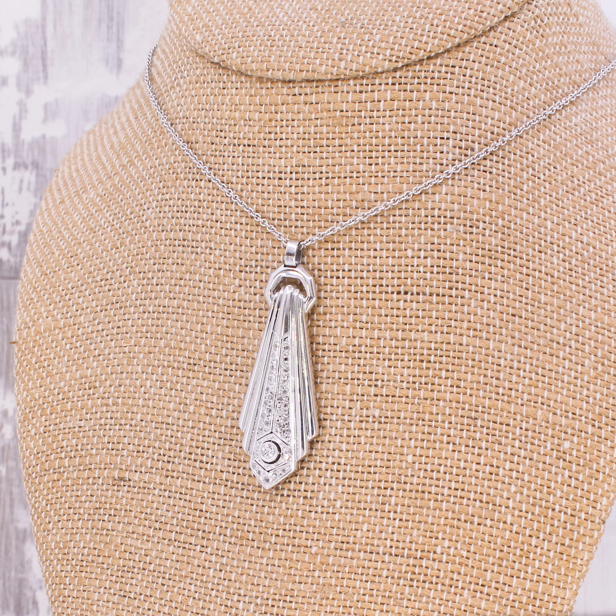 Art Deco Diamond Pendant, circa 1940 - Image 3