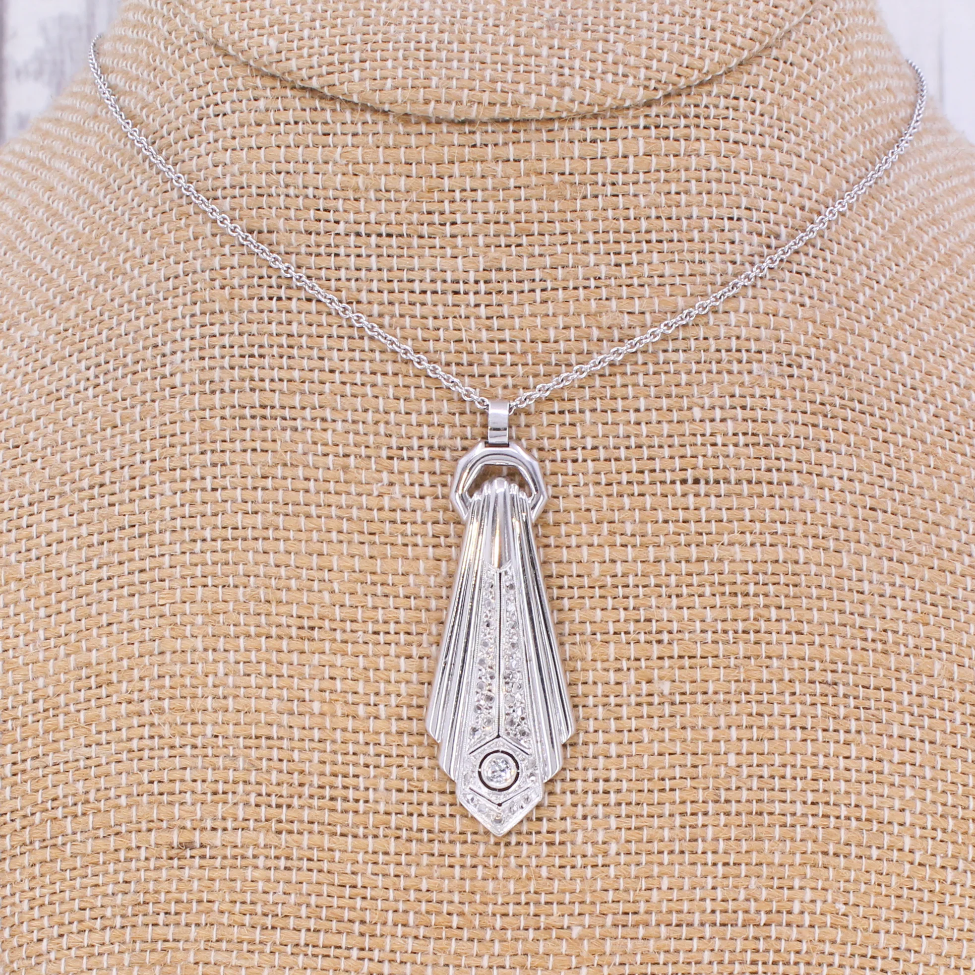 Art Deco Diamond Pendant, circa 1940 - Image 4