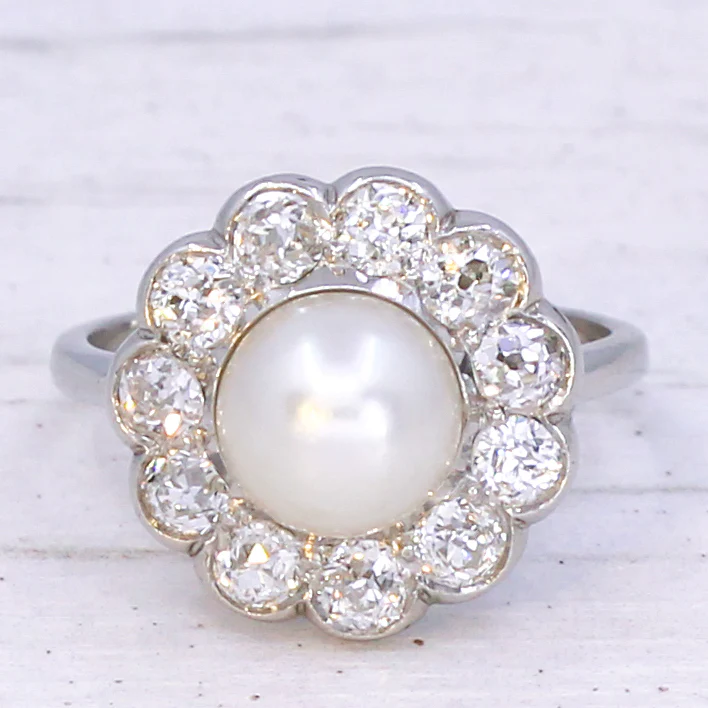 Art Deco Natural Pearl & 0.88 Carat Old Cut Diamond Cluster Ring, circa 1925 - Image 3