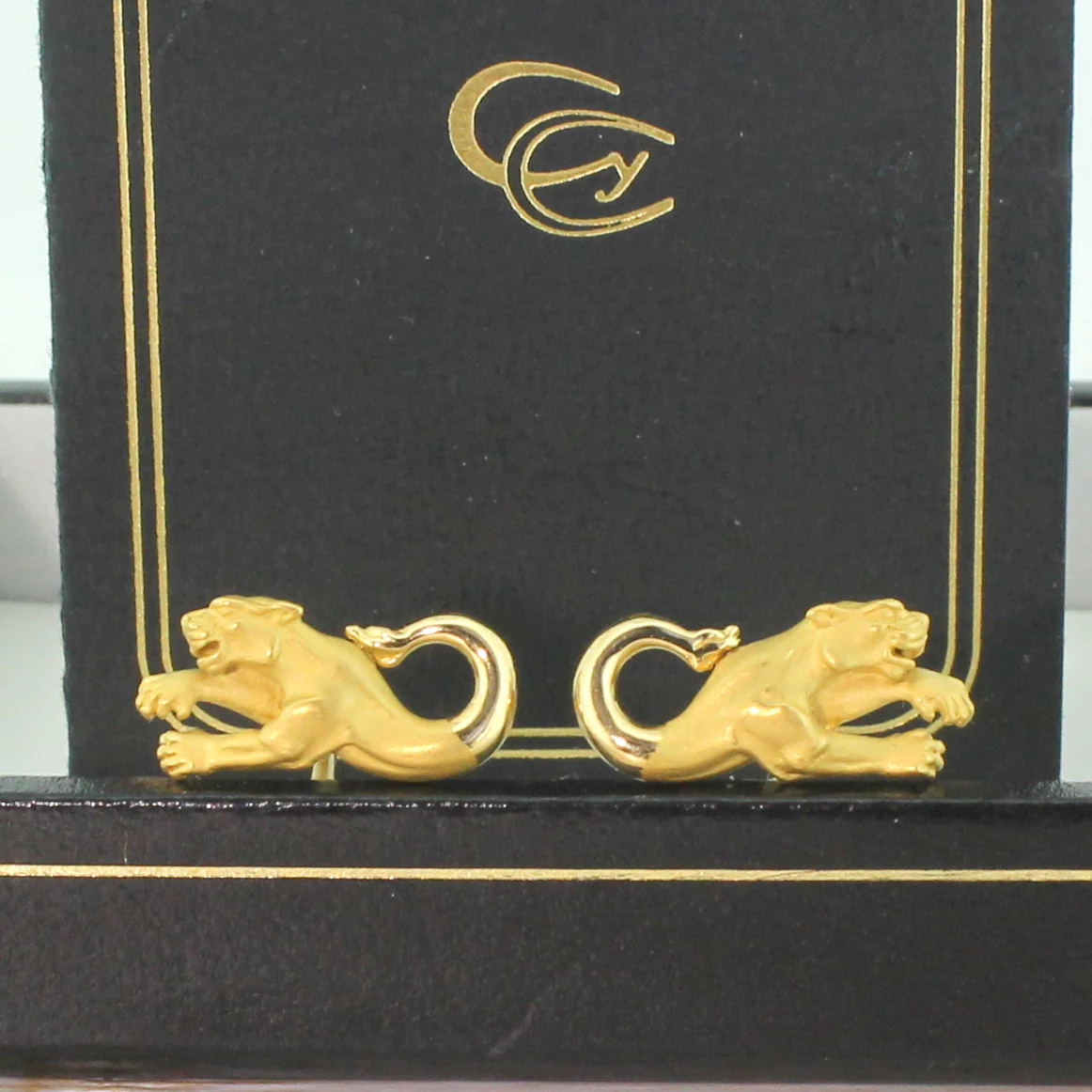 CARRERA Y CARRERA Panther Cufflinks, 18k Gold - Image 3