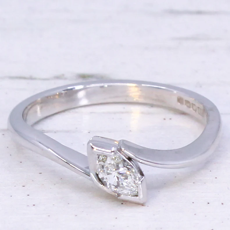 Contemporary 0.30 Carat Marquise Cut Diamond Solitaire Ring, dated 2002 - Image 3