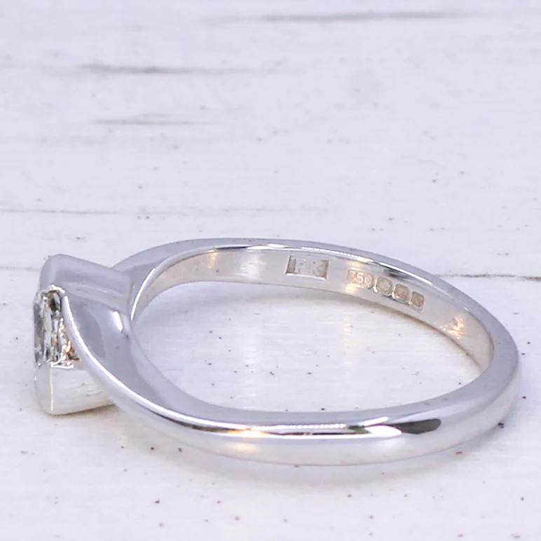 Contemporary 0.30 Carat Marquise Cut Diamond Solitaire Ring, dated 2002 - Image 4