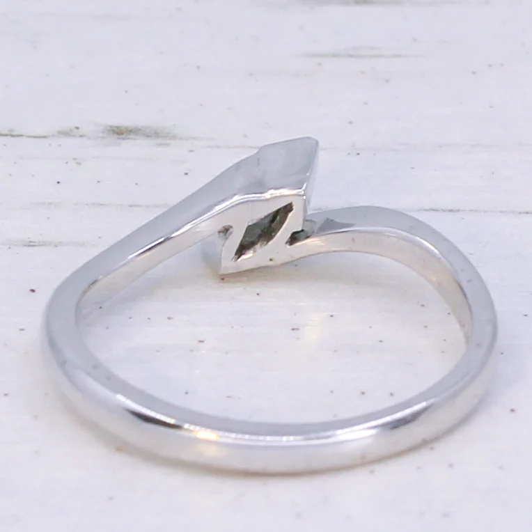 Contemporary 0.30 Carat Marquise Cut Diamond Solitaire Ring, dated 2002 - Image 5