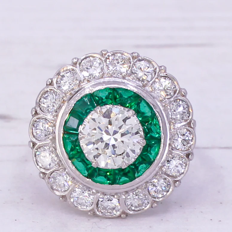 Contemporary 1.64 Carat Diamond & Tsavorite Garnet Ring, circa 1980 - Image 3