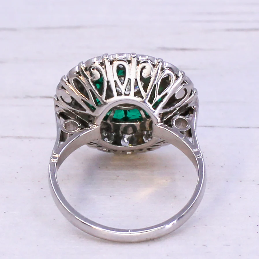 Contemporary 1.64 Carat Diamond & Tsavorite Garnet Ring, circa 1980 - Image 5