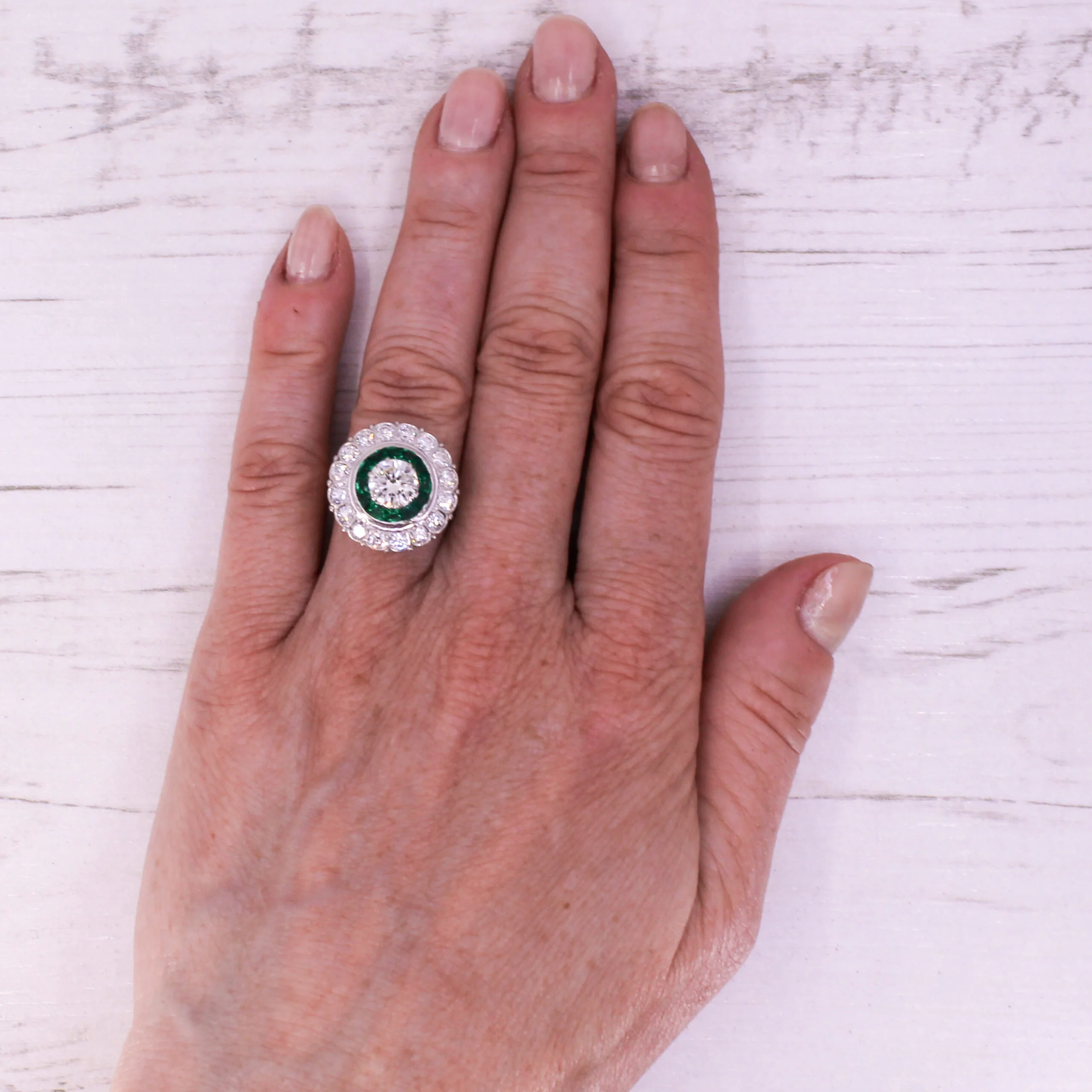 Contemporary 1.64 Carat Diamond & Tsavorite Garnet Ring, circa 1980 - Image 6