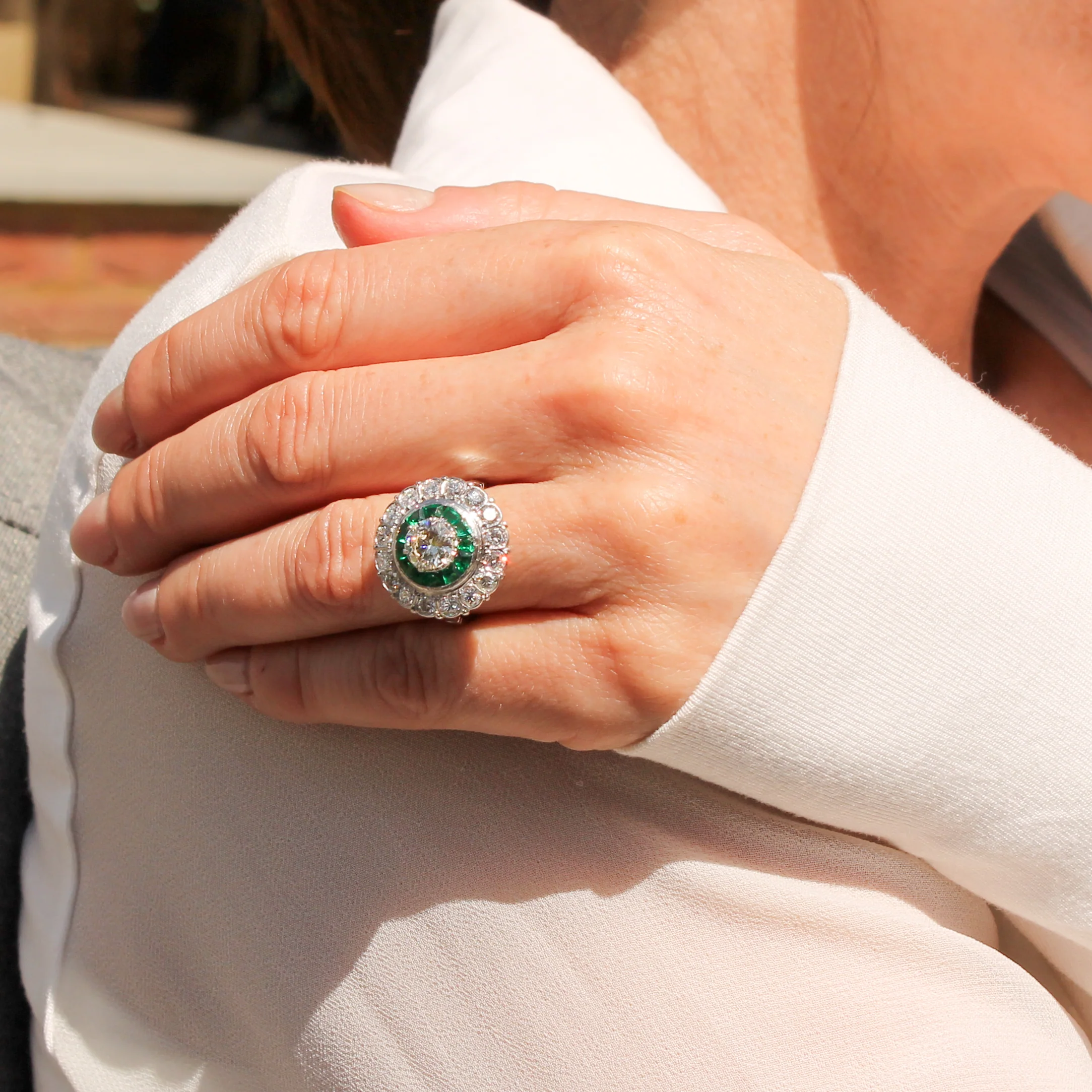 Contemporary 1.64 Carat Diamond & Tsavorite Garnet Ring, circa 1980 - Image 7