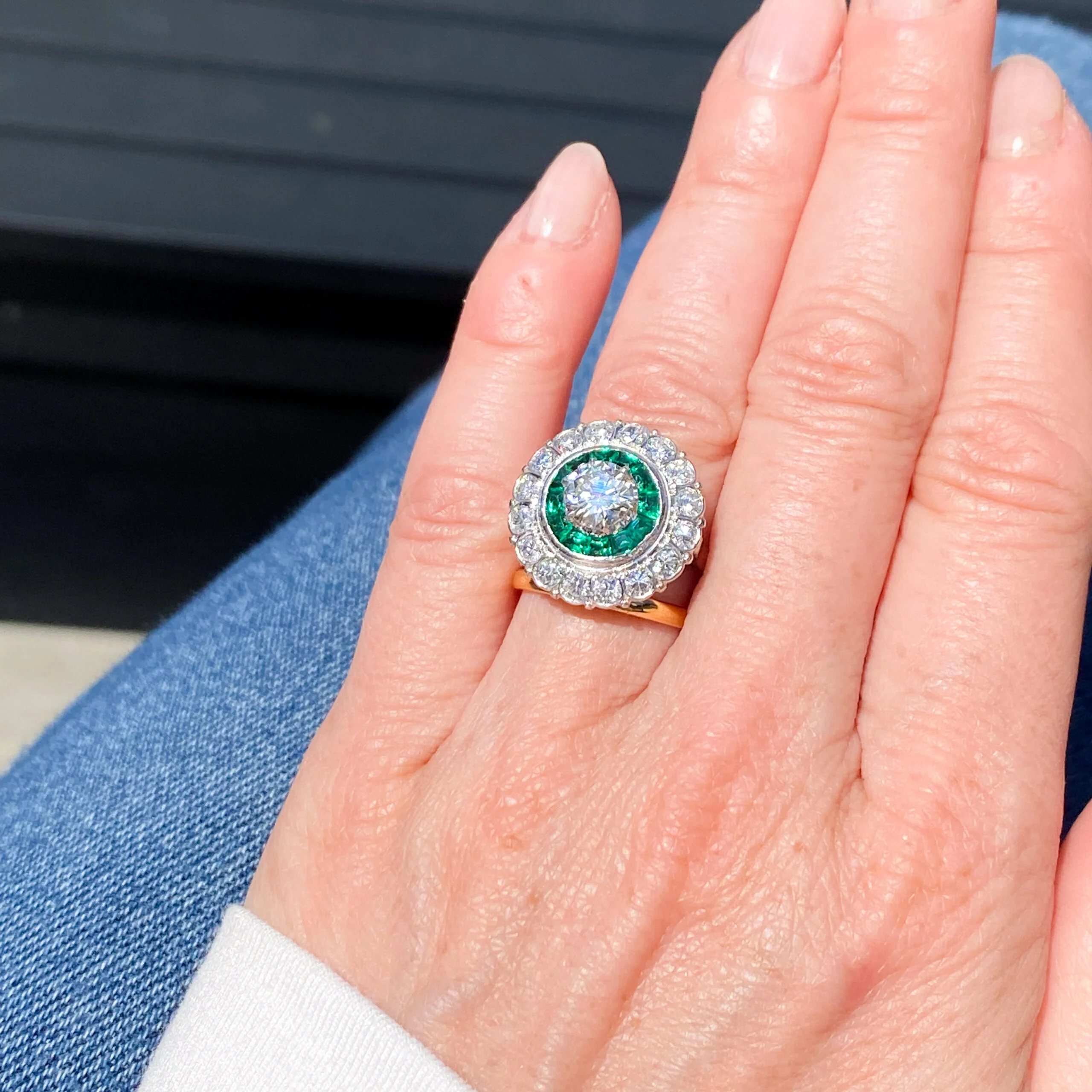 Contemporary 1.64 Carat Diamond & Tsavorite Garnet Ring, circa 1980 - Image 8