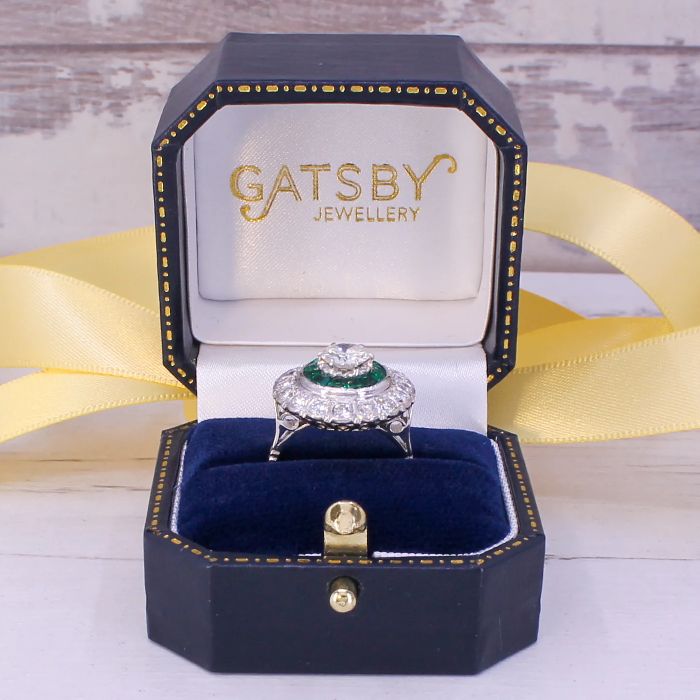 Contemporary 1.64 Carat Diamond & Tsavorite Garnet Ring, circa 1980 - Image 9