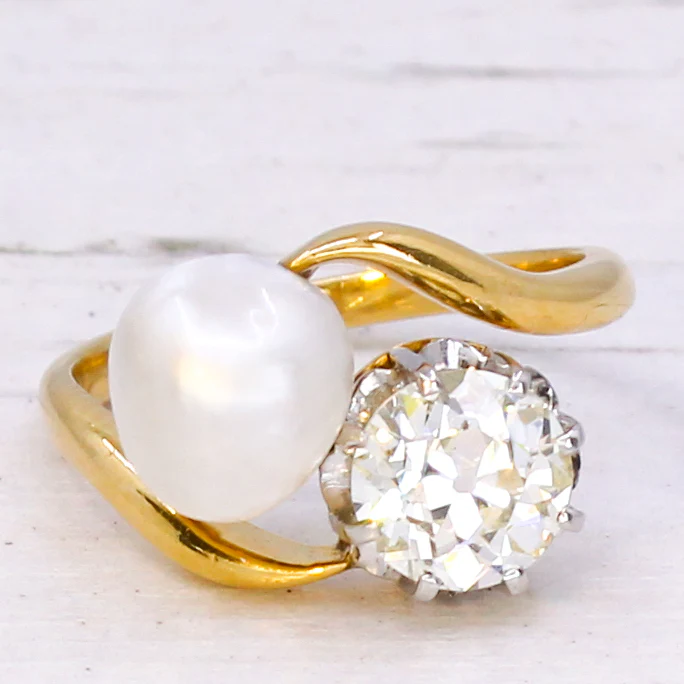 Edwardian 1.35 Carat Old Cut Diamond & Natural Pearl Crossover Ring, circa 1910 - Image 3