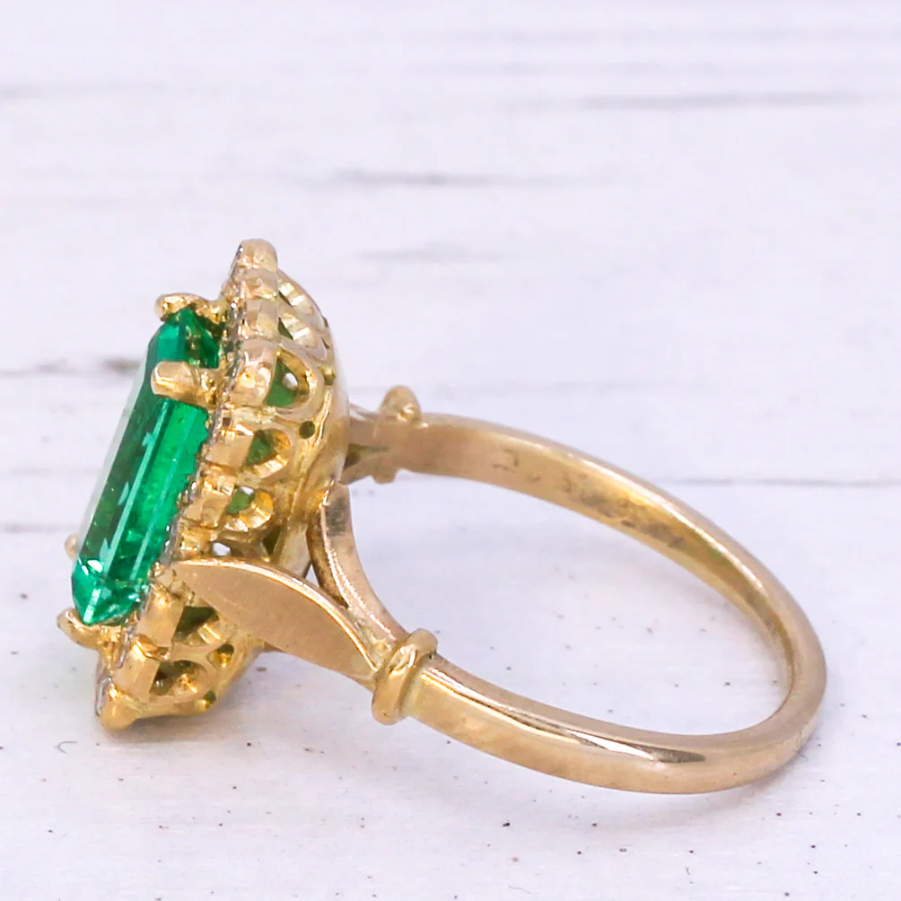 Edwardian 1.42 Carat Colombian Emerald & Diamond Cluster Ring, circa 1910 - Image 5