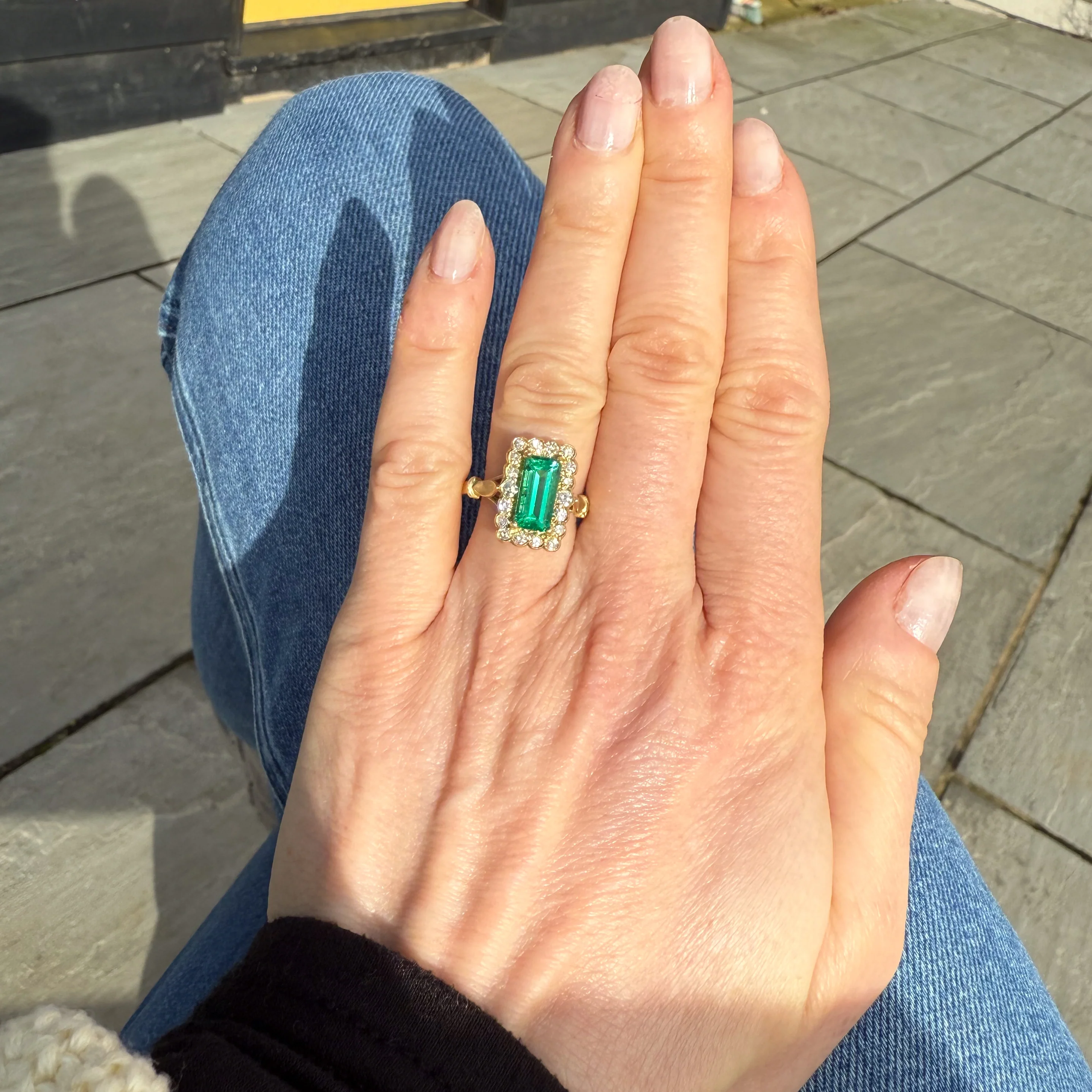 Edwardian 1.42 Carat Colombian Emerald & Diamond Cluster Ring, circa 1910 - Image 6