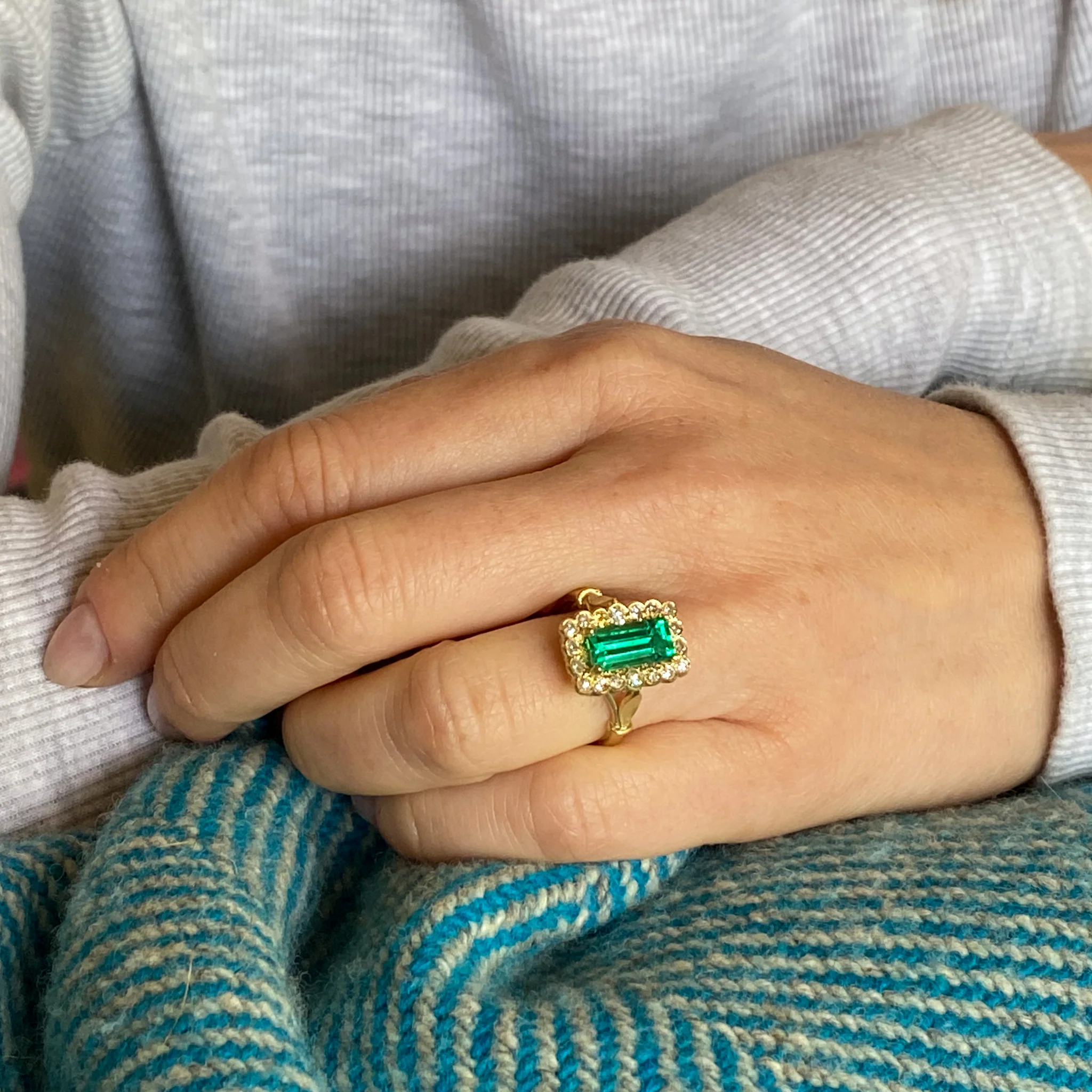 Edwardian 1.42 Carat Colombian Emerald & Diamond Cluster Ring, circa 1910 - Image 7