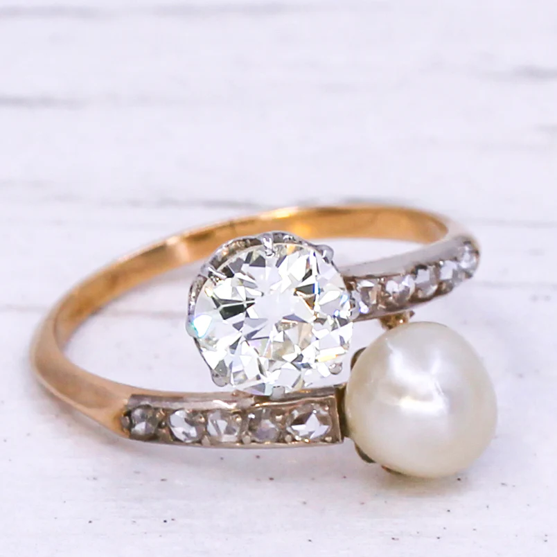 Edwardian 1.00 Carat Old Cut Diamond & Natural Pearl Crossover Ring, circa 1910 - Image 4