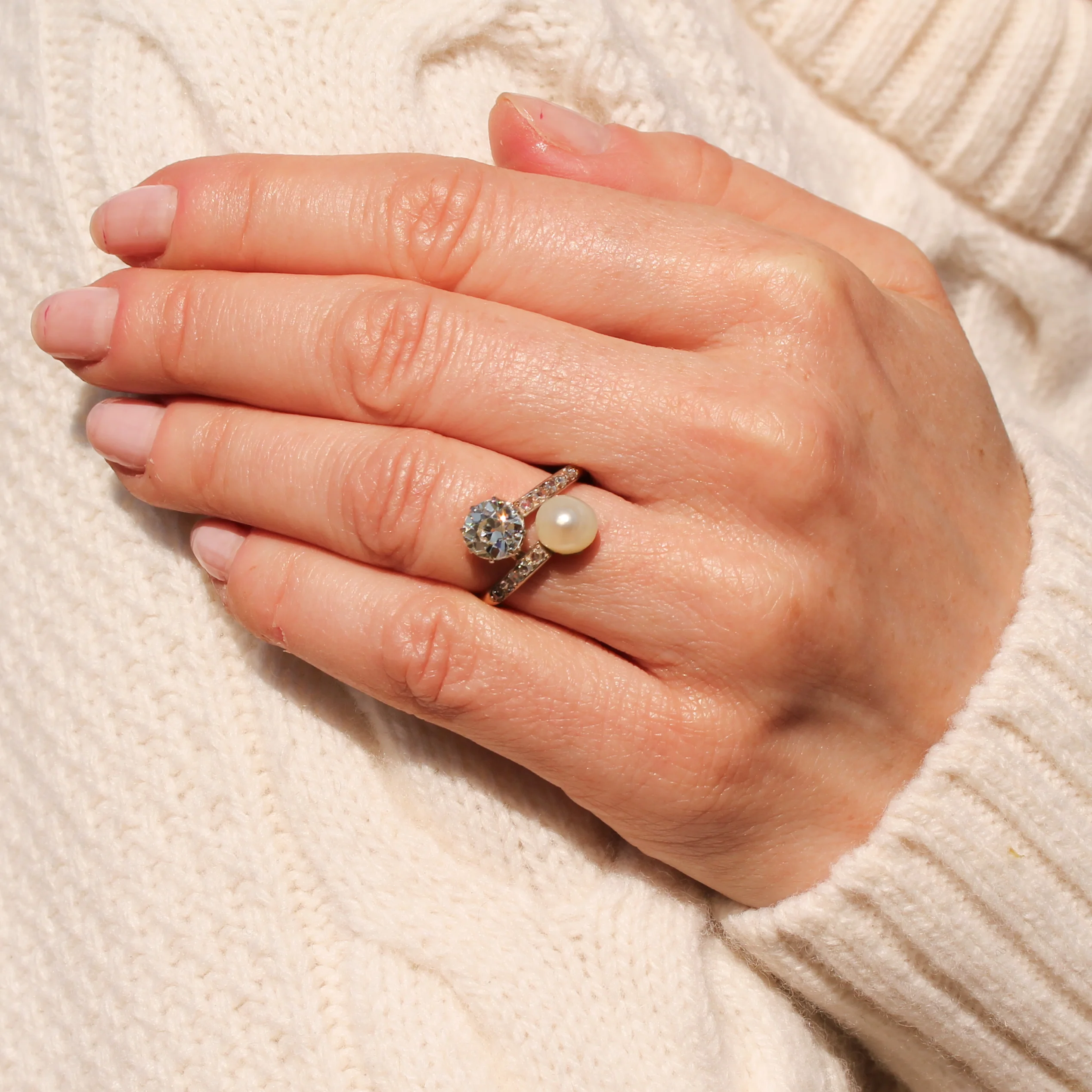 Edwardian 1.00 Carat Old Cut Diamond & Natural Pearl Crossover Ring, circa 1910 - Image 7
