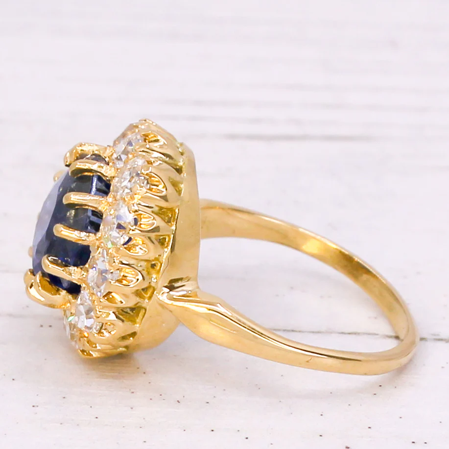 Edwardian 5.51 Carat Ceylon Sapphire & Diamond Cluster Ring, circa 1910 - Image 4