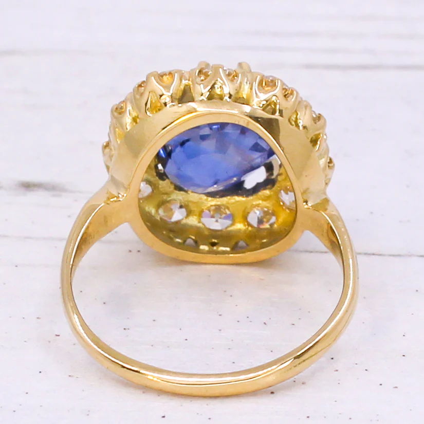 Edwardian 5.51 Carat Ceylon Sapphire & Diamond Cluster Ring, circa 1910 - Image 5