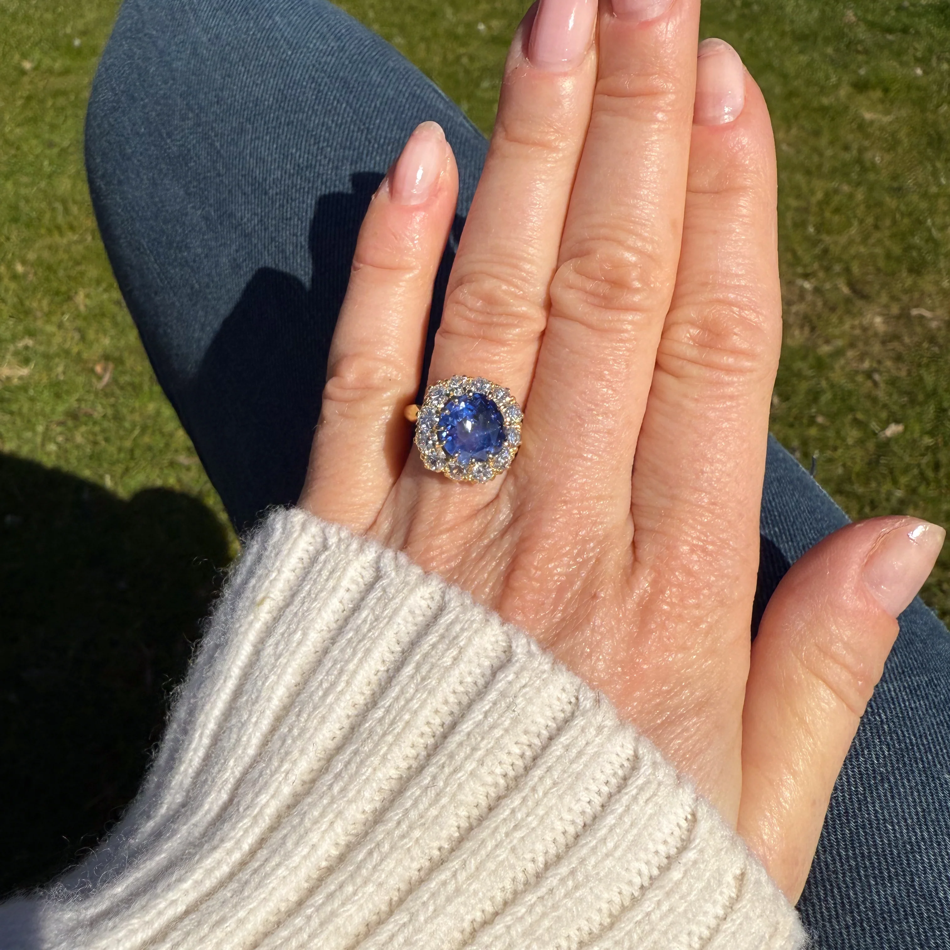 Edwardian 5.51 Carat Ceylon Sapphire & Diamond Cluster Ring, circa 1910 - Image 6