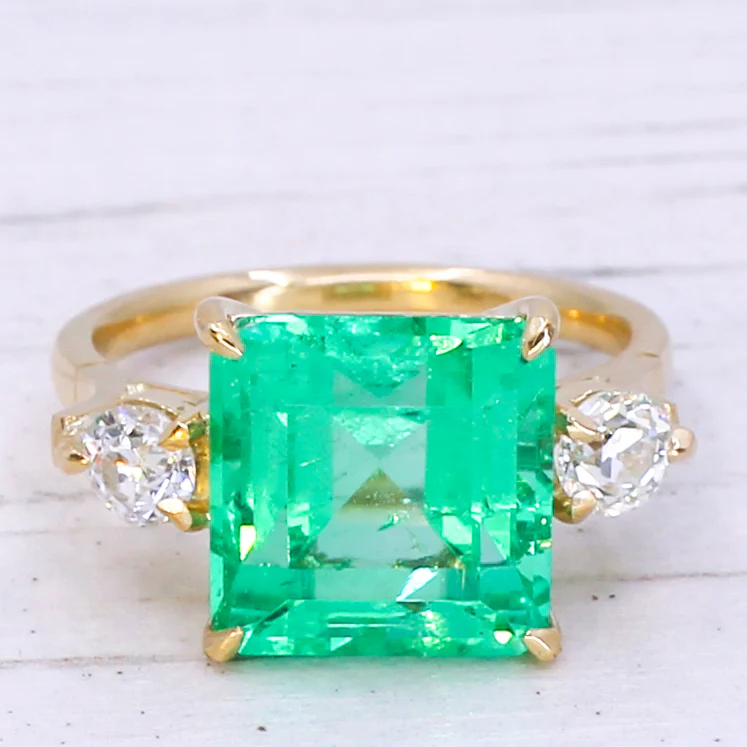 Edwardian 5.68 Carat Insignificant Oil Colombian Emerald & Diamond Ring, circa 1910 - Image 3