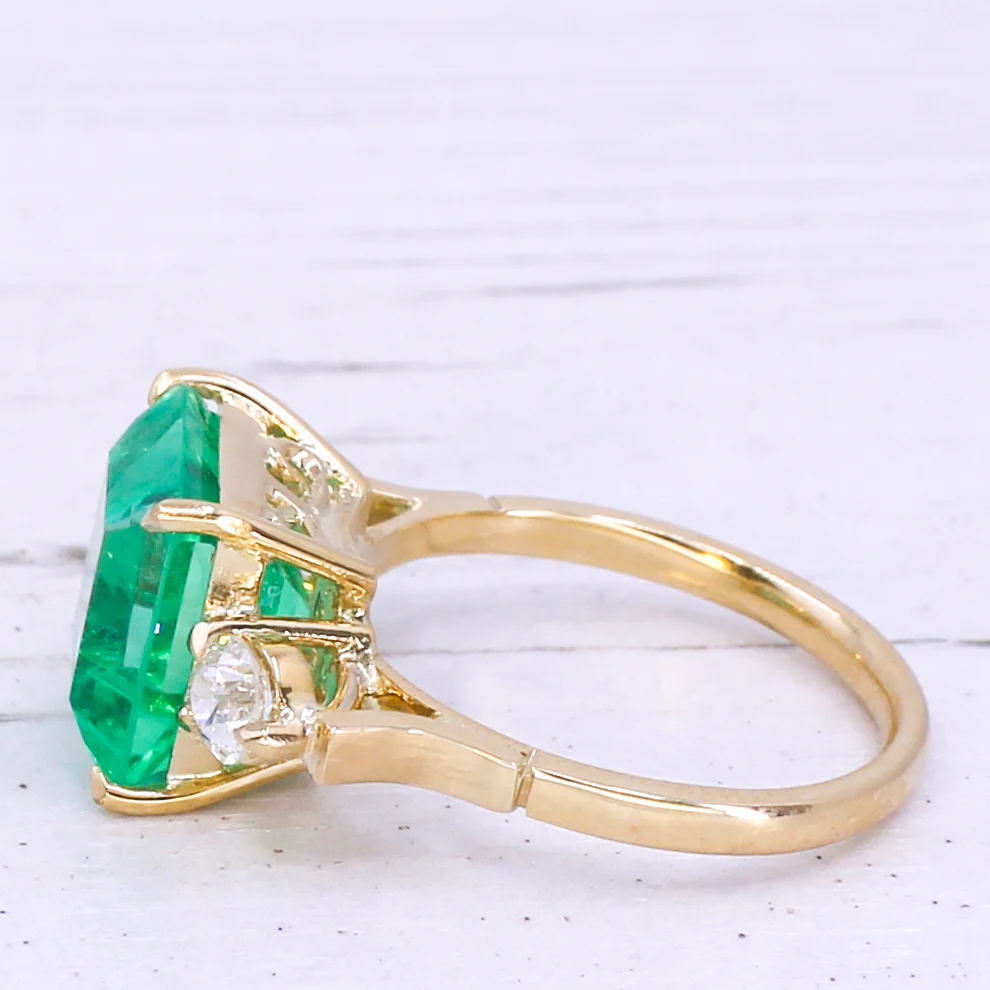 Edwardian 5.68 Carat Insignificant Oil Colombian Emerald & Diamond Ring, circa 1910 - Image 4