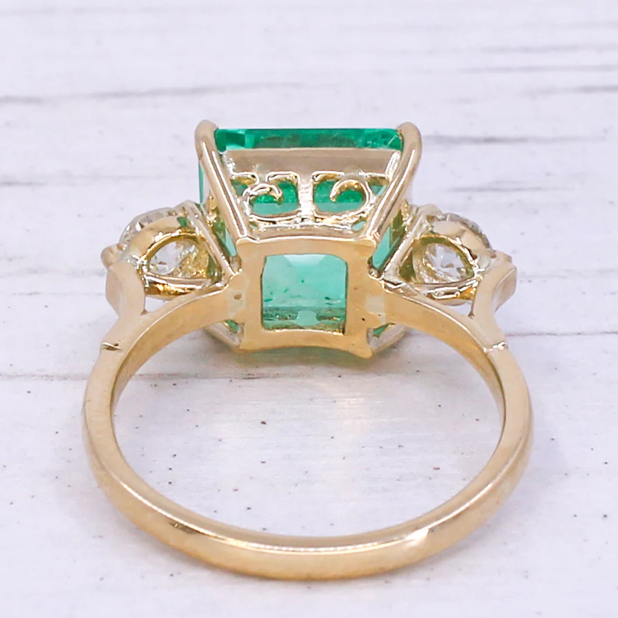 Edwardian 5.68 Carat Insignificant Oil Colombian Emerald & Diamond Ring, circa 1910 - Image 5