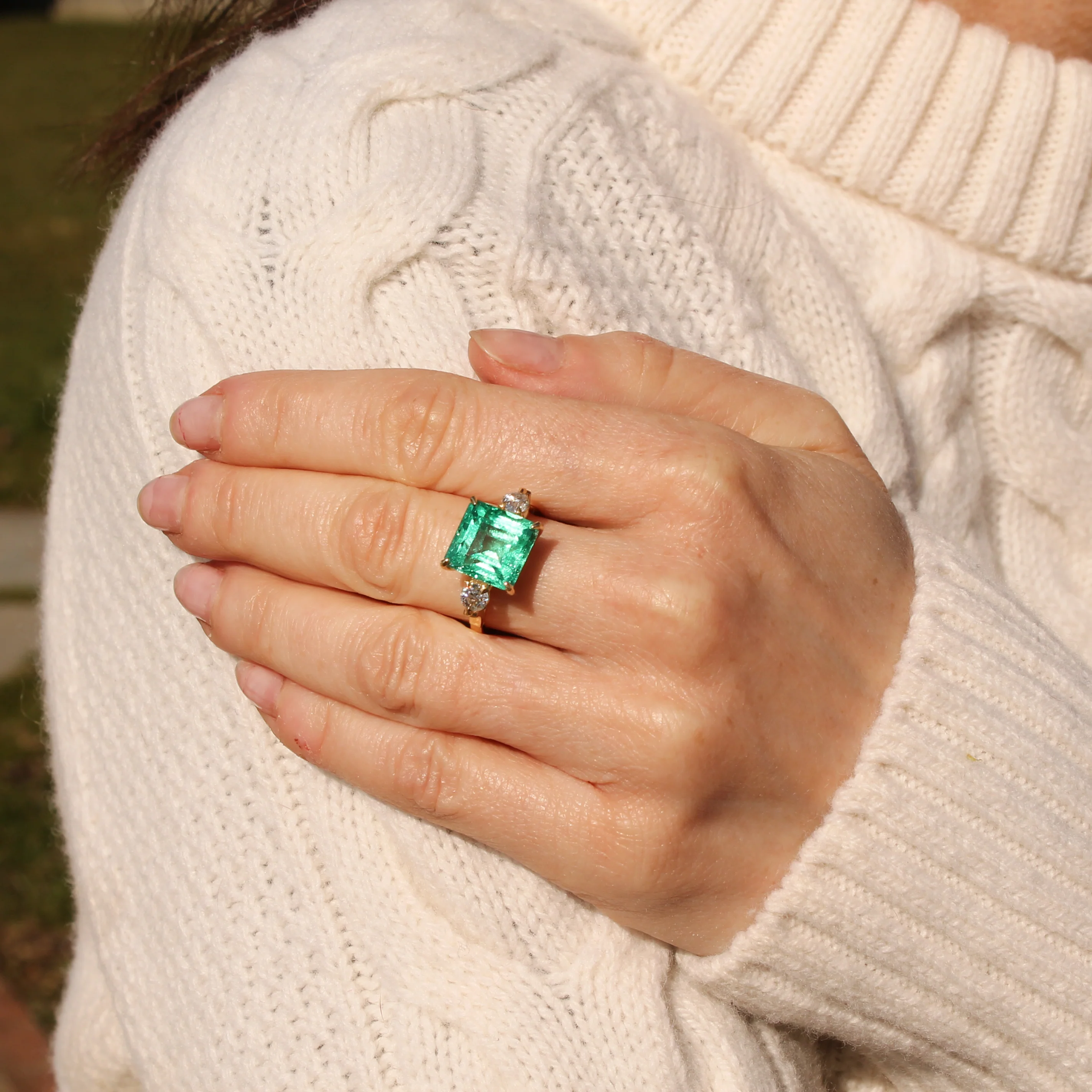 Edwardian 5.68 Carat Insignificant Oil Colombian Emerald & Diamond Ring, circa 1910 - Image 7