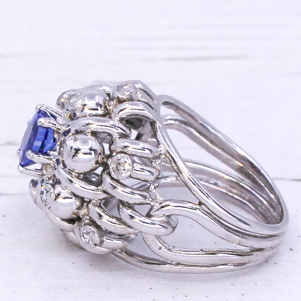 Late 20th Century 1.23 Carat Tanzanite & Diamond Cocktail Ring, circa 1975 - Image 4