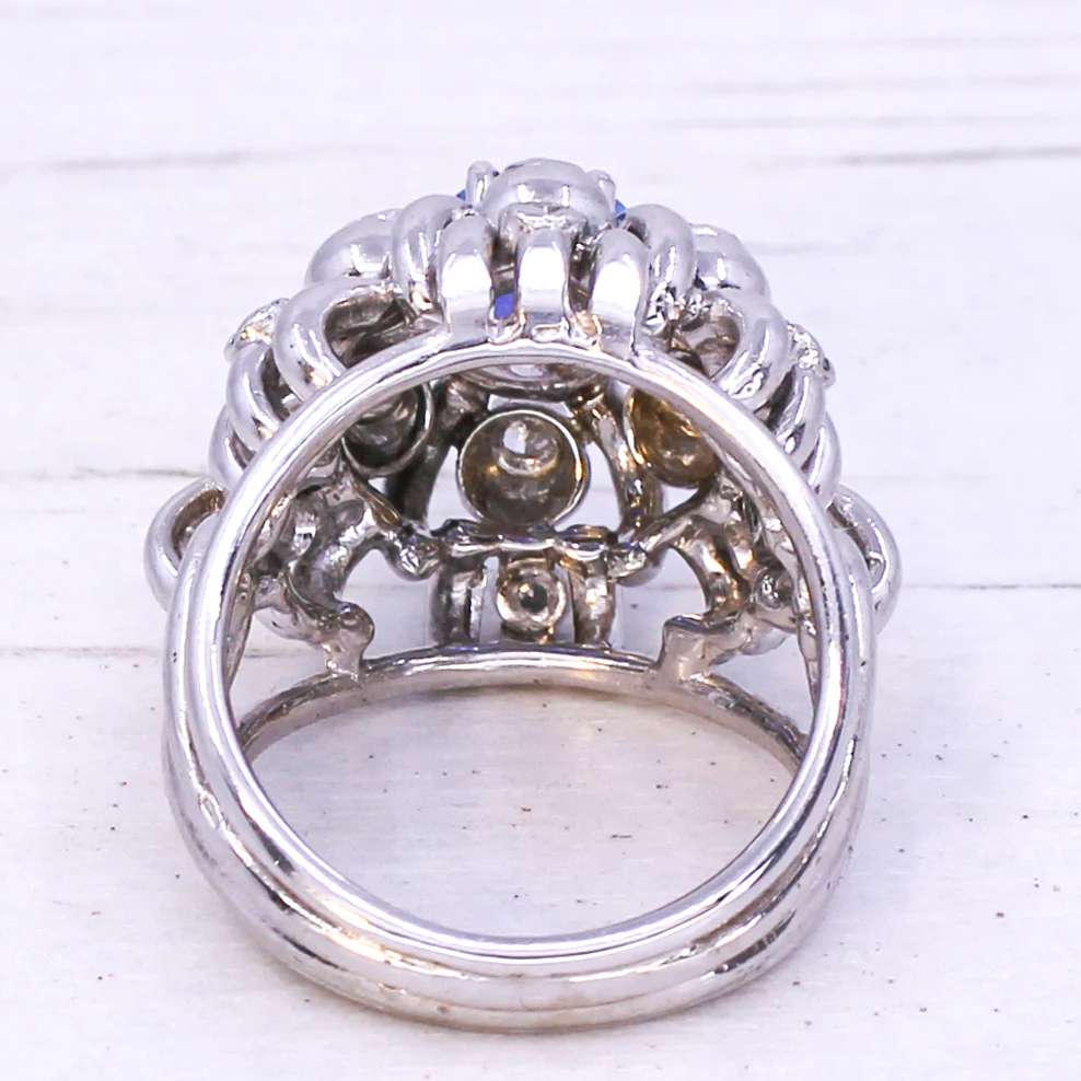 Late 20th Century 1.23 Carat Tanzanite & Diamond Cocktail Ring, circa 1975 - Image 5