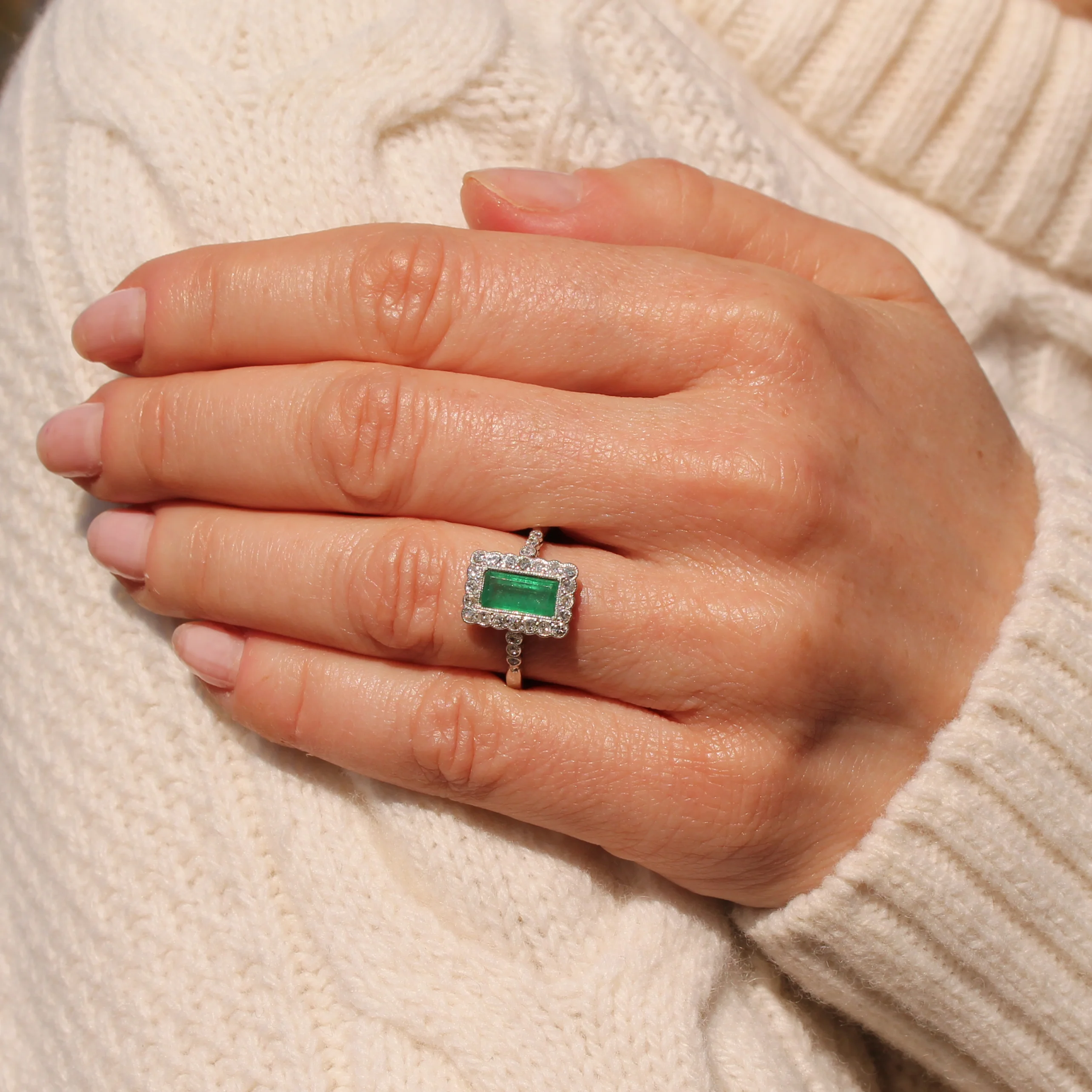 Mid Century 0.86 Carat Emerald & Diamond Cluster Ring, circa 1950 - Image 6