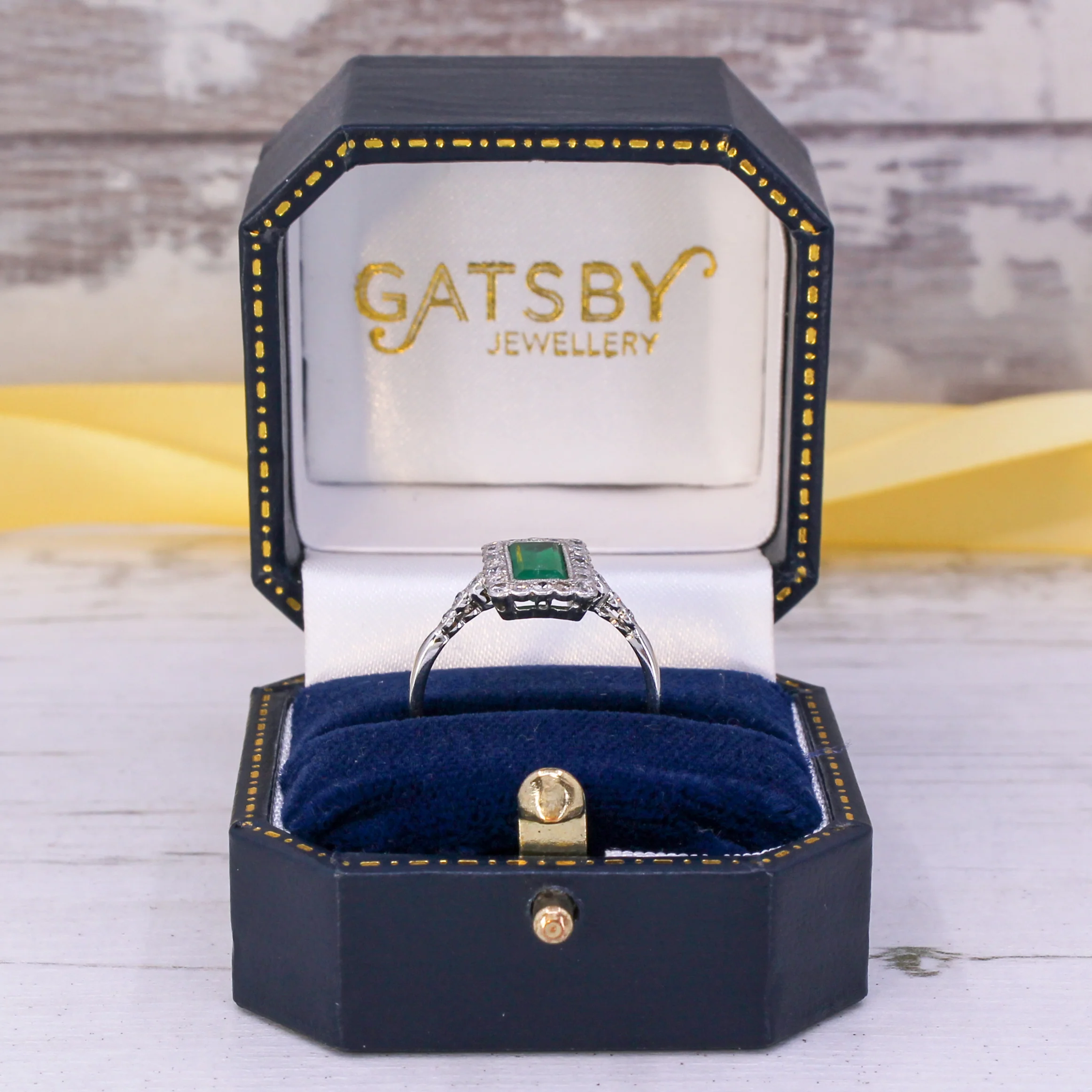 Mid Century 0.86 Carat Emerald & Diamond Cluster Ring, circa 1950 - Image 9