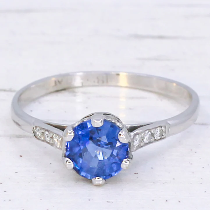 Mid Century 1.26 Carat Ceylon Sapphire Solitaire Ring, circa 1970 - Image 3