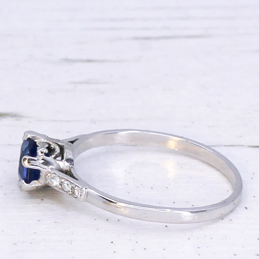 Mid Century 1.26 Carat Ceylon Sapphire Solitaire Ring, circa 1970 - Image 4