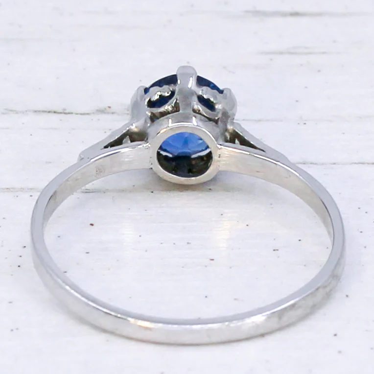 Mid Century 1.26 Carat Ceylon Sapphire Solitaire Ring, circa 1970 - Image 5