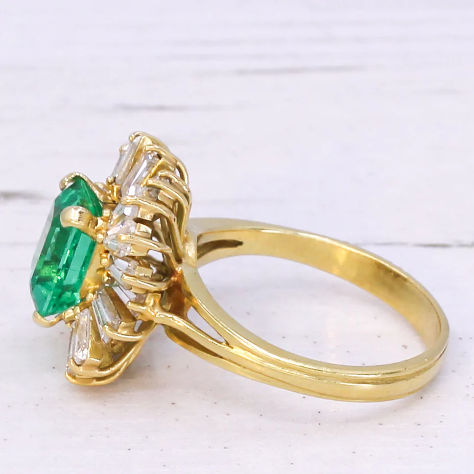 Mid Century 1.91 Carat No Oil Colombian Emerald & Diamond Ballerina Ring, circa 1965 - Image 4