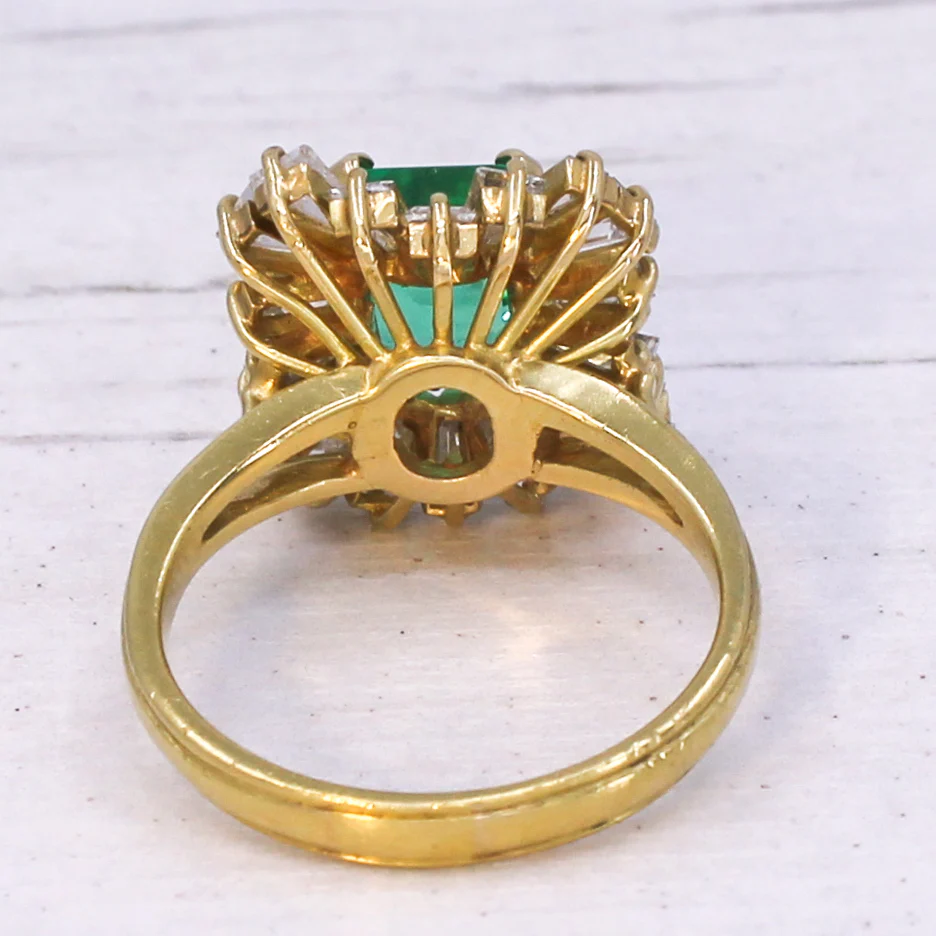 Mid Century 1.91 Carat No Oil Colombian Emerald & Diamond Ballerina Ring, circa 1965 - Image 5
