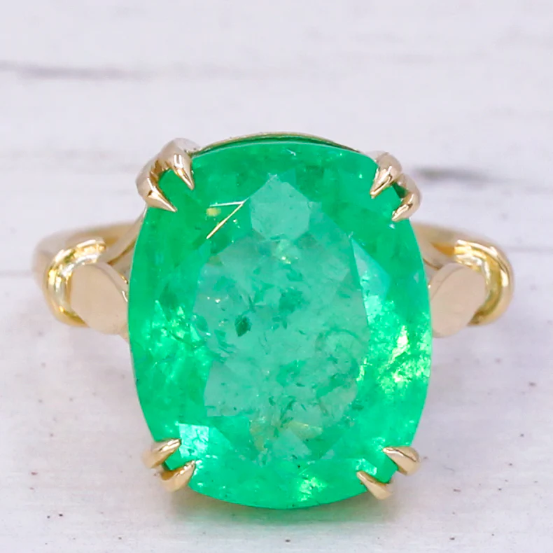 Mid Century 10.42 Carat Colombian Emerald Solitaire Ring, circa 1950 - Image 3