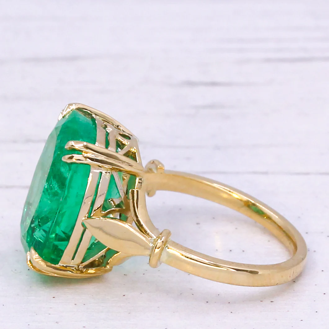 Mid Century 10.42 Carat Colombian Emerald Solitaire Ring, circa 1950 - Image 4