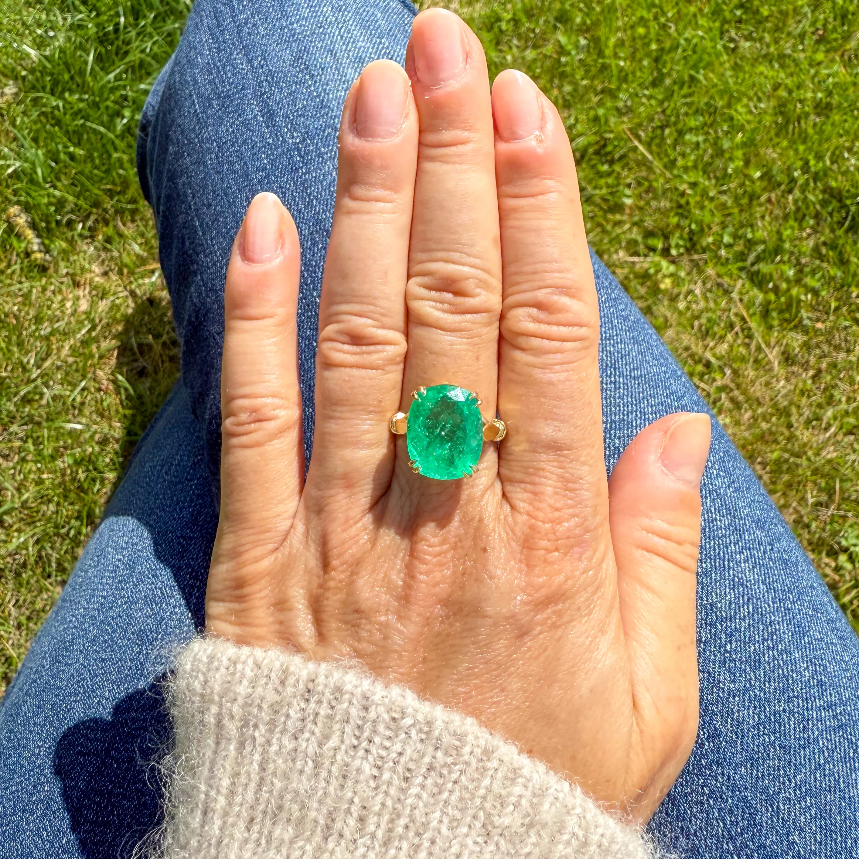 Mid Century 10.42 Carat Colombian Emerald Solitaire Ring, circa 1950 - Image 6