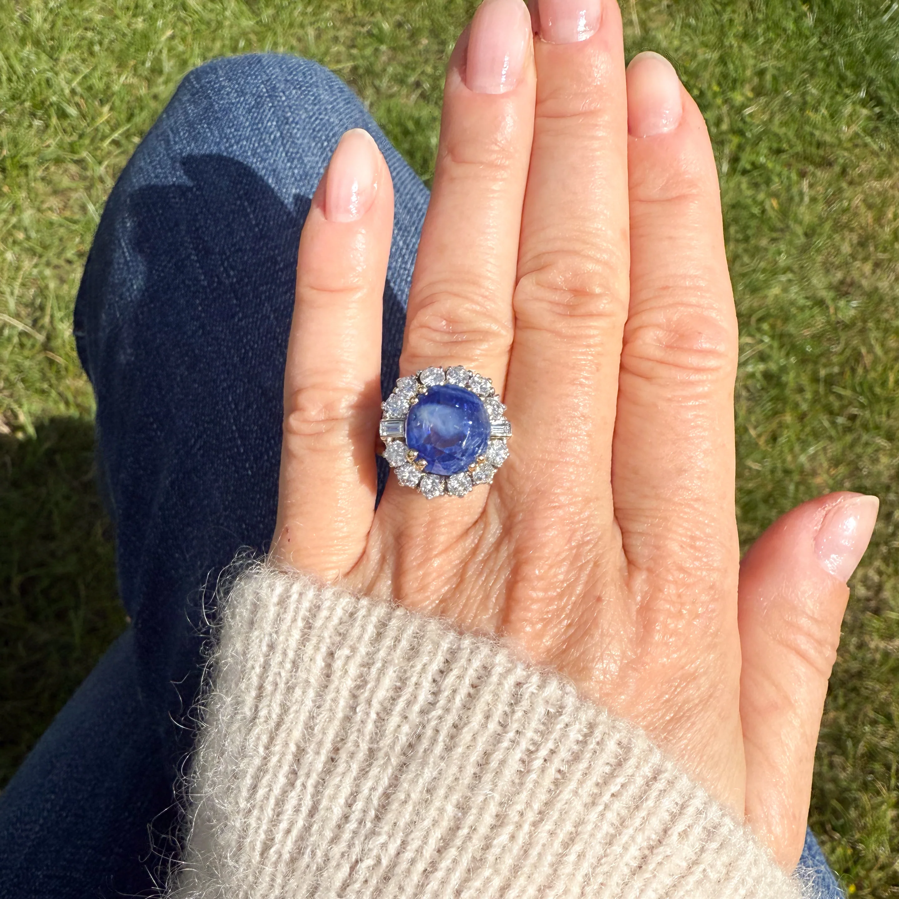 Mid Century 10.87 Carat Natural Ceylon Sapphire & Diamond Cluster Ring, circa 1965 - Image 6