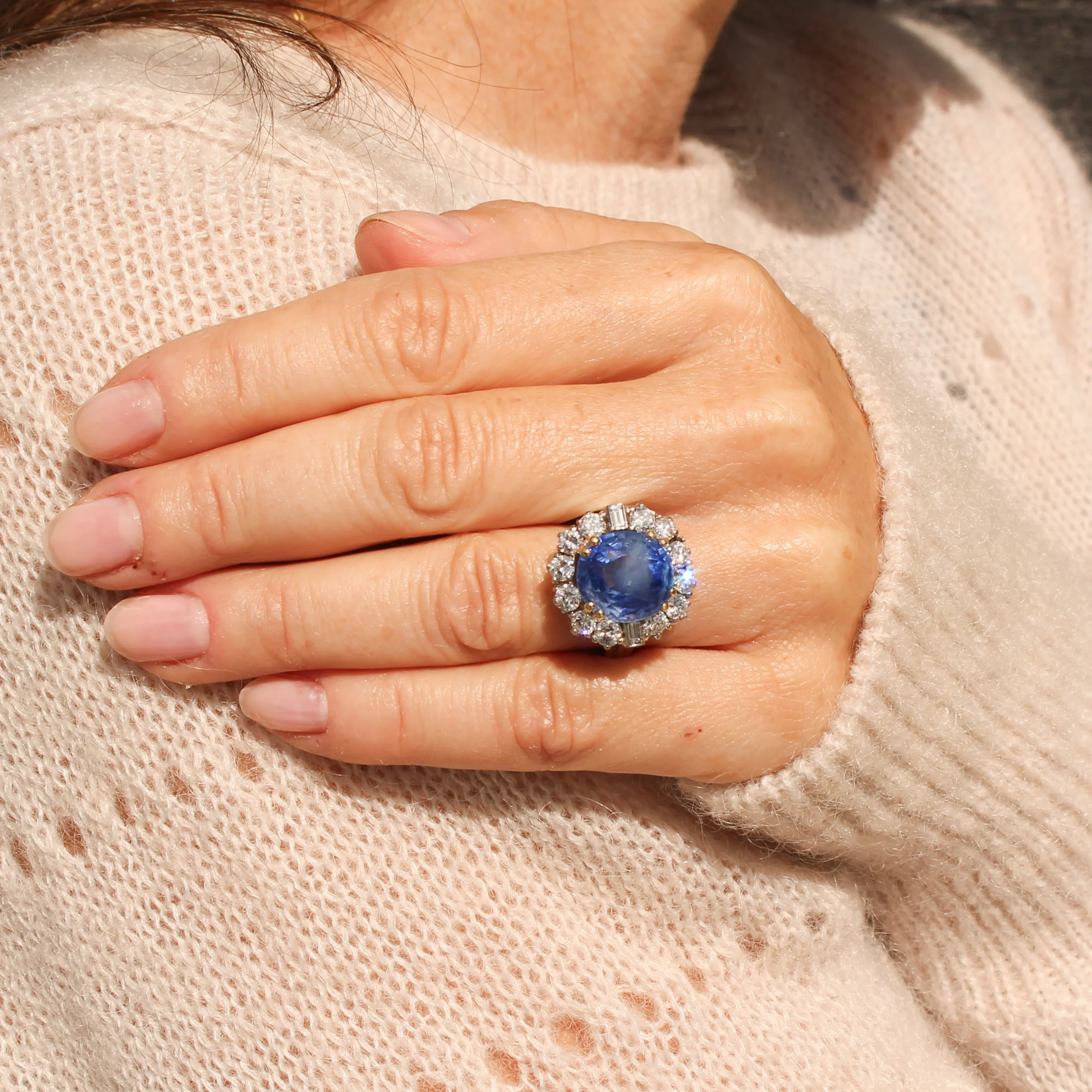 Mid Century 10.87 Carat Natural Ceylon Sapphire & Diamond Cluster Ring, circa 1965 - Image 7